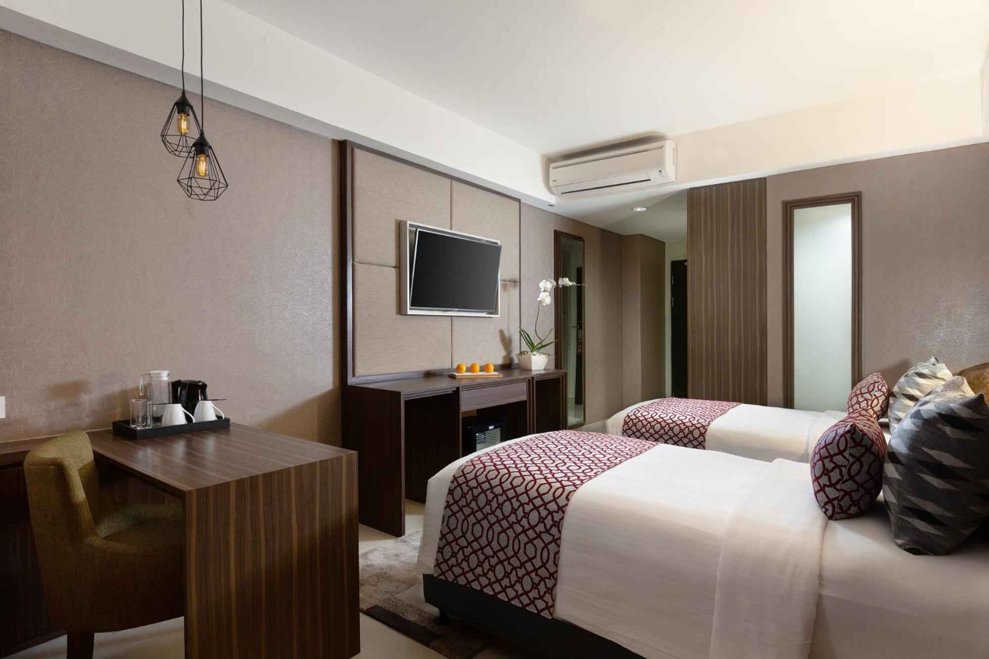 The Alana Hotel & Conference Center Malioboro Yogyakarta By Aston Exterior photo